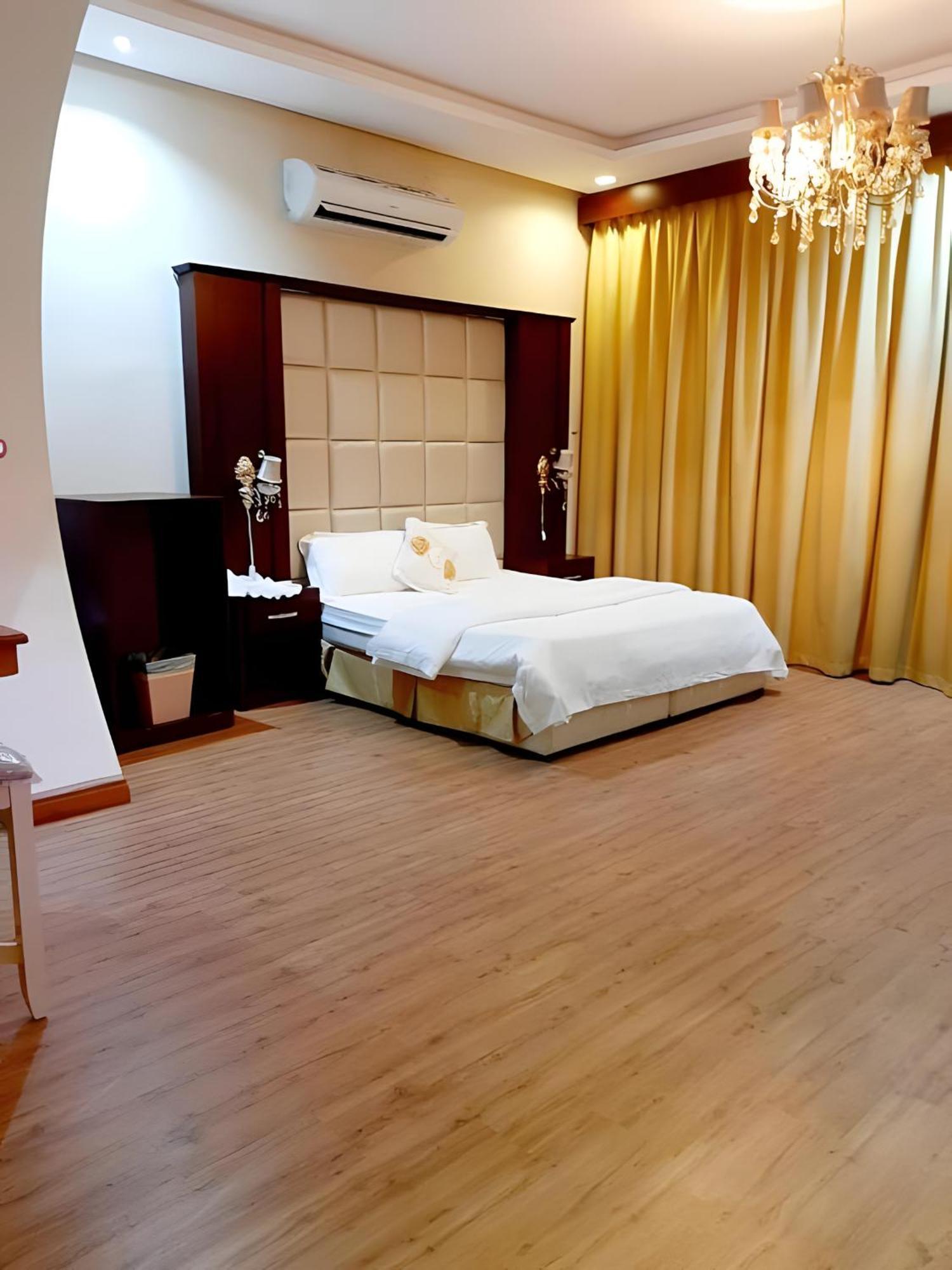 Hotel Ahlin 3 3*